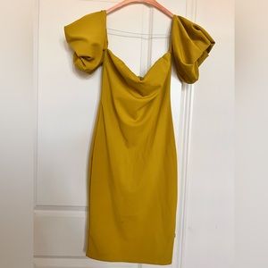 Off-shoulder mini fitted dress